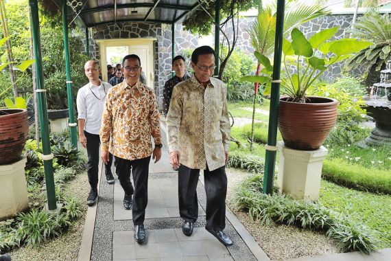 Setelah Bertemu Sri Sultan, Anies Kenang Momen Jumatan di Masjid Kepatihan - JPNN.COM