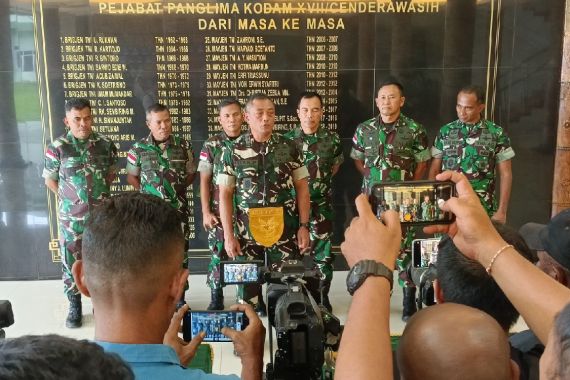 Mayjen Izak Pangemanan: TNI tidak Akan Mundur Selangkah pun Menghadapi KKB - JPNN.COM