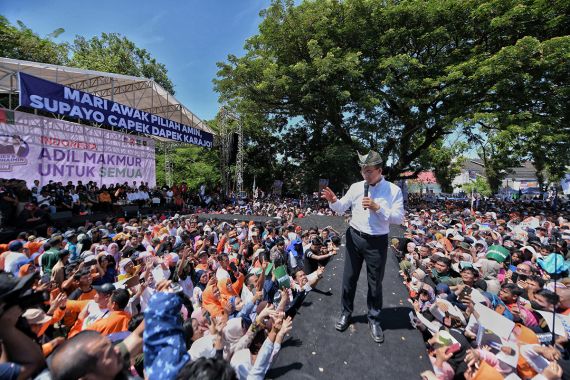 Anies Dengar Keluhan Anak Muda hingga Nelayan saat Kampanye di Padang - JPNN.COM