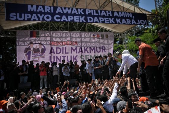 Warga Sumbar Ini Mengaku Dikhianati Prabowo, Anies: Kami Akan Konsisten Memperjuangkan Rakyat - JPNN.COM