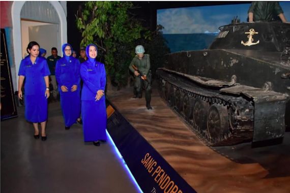 Ketum Jalasenastri Bicara Semangat Kebersamaan Saat Berkunjung ke Museum Pusat TNI AL - JPNN.COM