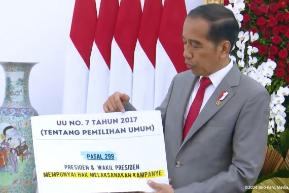 Jokowi Sampai Harus Pakai Kertas Besar Menjelaskan soal Kampanye, Jangan Ditarik - JPNN.COM