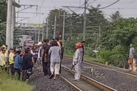 Polisi Masih Dalami Kasus Pria Tua Tewas Tertabrak Kereta di Cengkareng - JPNN.COM
