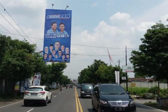 Billboard Raksasa PAN Menang Bantu Rakyat Disukai Warga Solo - JPNN.COM