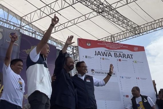 Surya Paloh Sebut Jangan Rusak Demokrasi Demi Kepentingan Keluarga, Sindir Jokowi? - JPNN.COM