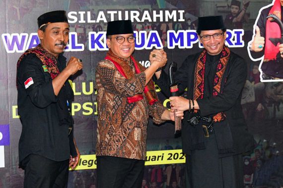 Wakil Ketua MPR Mengajak Pendekar Silat Jaga Kerukunan Masyarakat Menjelang Pemilu - JPNN.COM