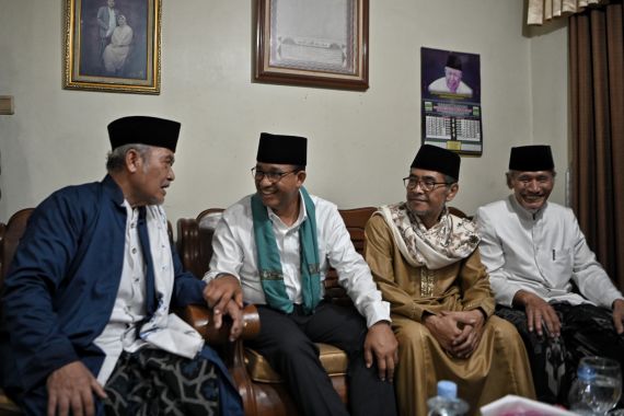 Bersilaturahmi dengan Kiai Mahfud Asirun, Anies Didoakan Jadi Presiden RI - JPNN.COM