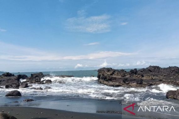 Pantai Cipunaga jadi Destinasi Wisata Baru di Kabupaten Sukabumi - JPNN.COM