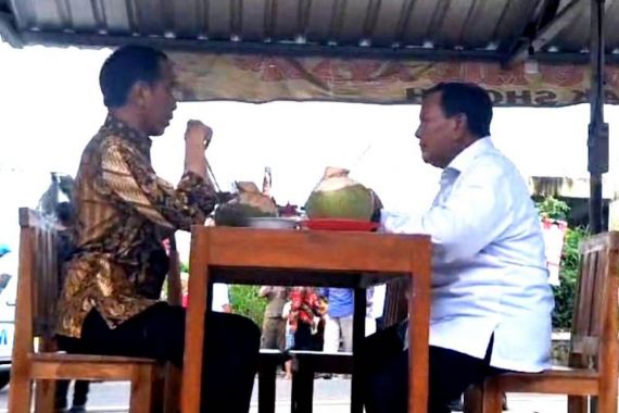 Jokowi dan Prabowo Makan Bakso di Magelang, Bahas Apa? - JPNN.COM