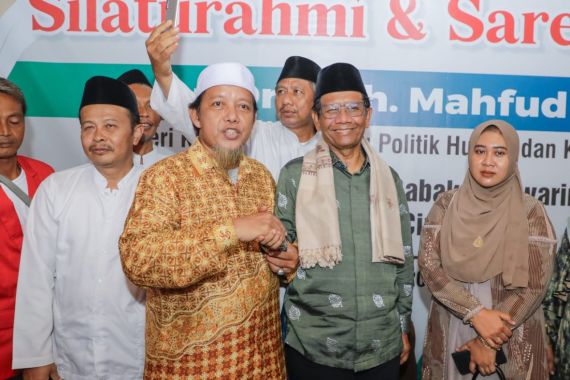 Mahfud MD Diterima Jadi Keluarga Besar Ponpes Babakan Ciwaringin Cirebon - JPNN.COM