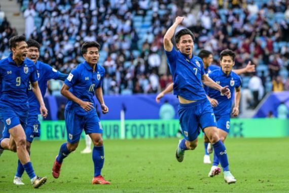 Lihat Gol Brilian Thailand ke Gawang Uzbekistan di 16 Besar Piala Asia 2023 - JPNN.COM