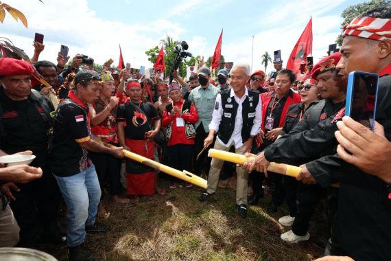 Tokoh Dayak Kalbar: Hanya Ganjar Capres yang Membuat Masyarakat Pintar - JPNN.COM