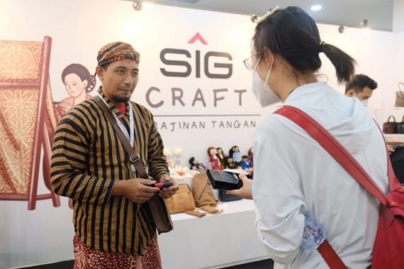 Jadi Binaan Rumah BUMN Rembang, Arma Leather and Craft Tembus Pasar Tiongkok - JPNN.COM
