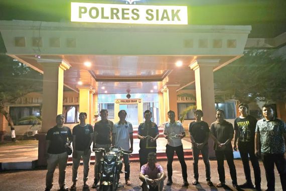 Pria Bersenpi Mengaku Polisi Peras Warga di Siak, Sikat Uang Jutaan Rupiah - JPNN.COM