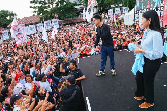 Kampanye Akbar PSI di Manado, Kaesang Mengganti Baru HP Warga yang Rusak - JPNN.COM