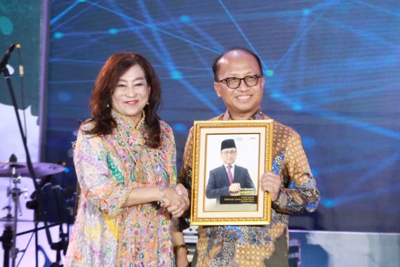 Selamat, Sekjen Kemnaker Anwar Sanusi Raih Penghargaan The Indonesian Next Leader - JPNN.COM