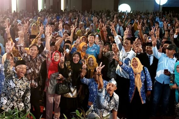 Hashim Tegaskan Prabowo tidak Perlu Mundur dari Jabatan Menhan - JPNN.COM