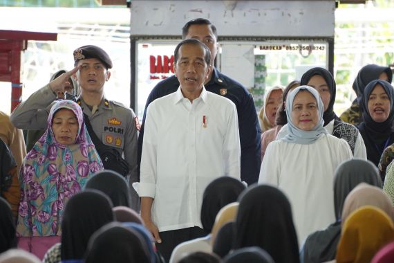 Jokowi Beri Hadiah Istimewa untuk Iriana, Produk Nasabah PNM Mekaar Wonogiri - JPNN.COM