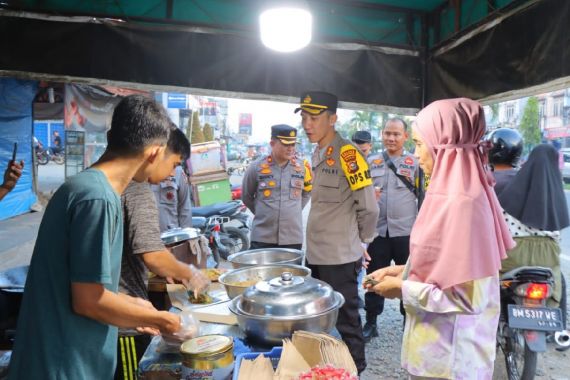 Antisipasi Lonjakan Harga Sembako Jelang HBKN dan Pemilu, Polres Rohil Lakukan Ini - JPNN.COM