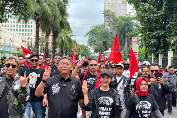 Kampanye Akbar PDIP, Prasetyo Pimpin Puluhan Ribu Pendukung Long March ke GBK - JPNN.COM