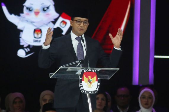 Anies Bicara Bansos Hanya Sesuai Kepentingan Pemberi, Singgung Jokowi? - JPNN.COM