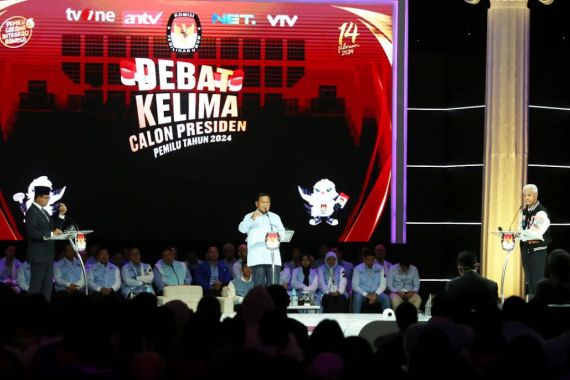 Ganjar & Anies Kompak Kritisi Bansos di Depan Prabowo, Publik Perlu Tahu - JPNN.COM