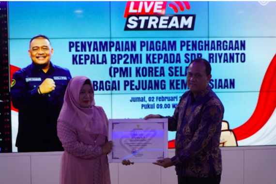 BP2MI Beri Penghargaan Pejuang Kemanusiaan Kepada Pekerja Migran Indonesia Riyanto di Korsel - JPNN.COM