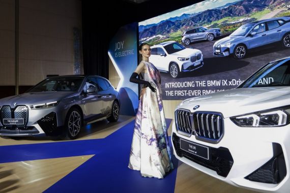 SUV Listrik Terbaru BMW iX1 dan iX Mengaspal di Indonesia, Sebegini Harganya - JPNN.COM