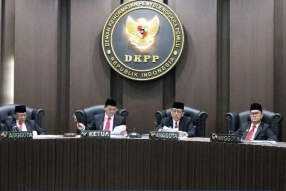 Kuasa Hukum Irman Gusman Minta DKPP Pecat Ketua KPU - JPNN.COM