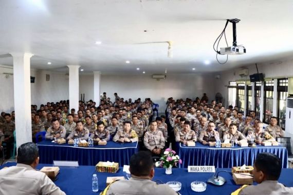 Jaga TPS, Personel Polres HST Dilarang Membawa Senjata Api - JPNN.COM