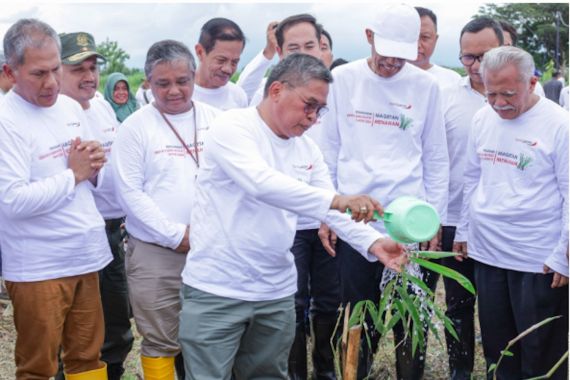 Wamen LHK: Penanaman Pohon dan Pembangunan Kebun Raya Bambu di Magetan Wujud Keberlanjutan Lingkungan - JPNN.COM