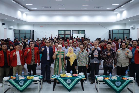 Menaker Ida Fauziyah Ajak Mahasiswa Berkolaborasi Wujudkan Indonesia Jadi Negara Maju - JPNN.COM