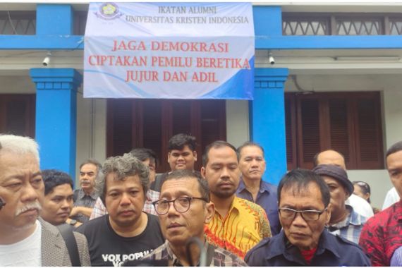 Menjelang Pemilu 2024, IKA UKI Ingatkan Presiden Jokowi Jadi Teladan Dalam Beretika - JPNN.COM