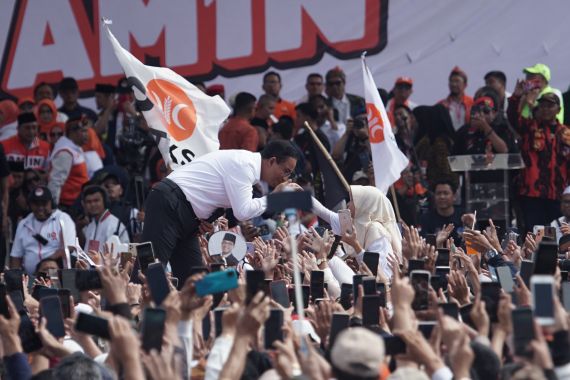 Anies Kampanye di Lapangan Jayaraga, Garut Titipkan Aspirasi - JPNN.COM
