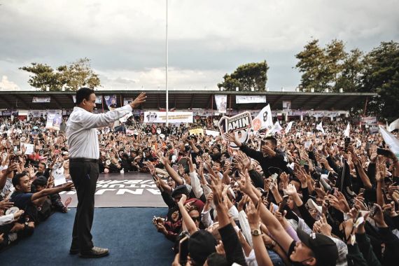 Kampus Gelisah, Mahasiswa Suarakan Pemakzulan Jokowi, Anies: Patut untuk Didengar - JPNN.COM