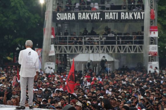 Wahai Jokowi, Dengarlah Pernyataan Ganjar Ini: Esok Dele, Sore Tempe - JPNN.COM