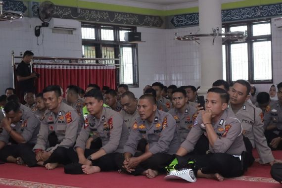 Peringati Isra Mikraj, Polres Kampar Tekankan Pentingnya Moral dan Kesiapan Mengawal Pemilu - JPNN.COM