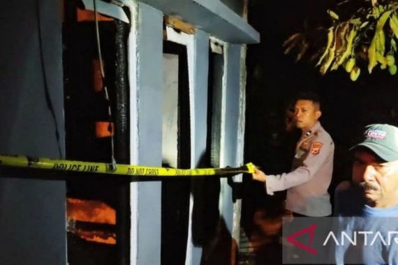 Satu Keluarga Selamat dari Musibah Kebakaran Rumah di Ambon - JPNN.COM