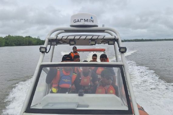 Sempat Dilaporkan Hilang, Perahu Motor Berpenumpang 3 Orang Ditemukan Nelayan di Wamal - JPNN.COM