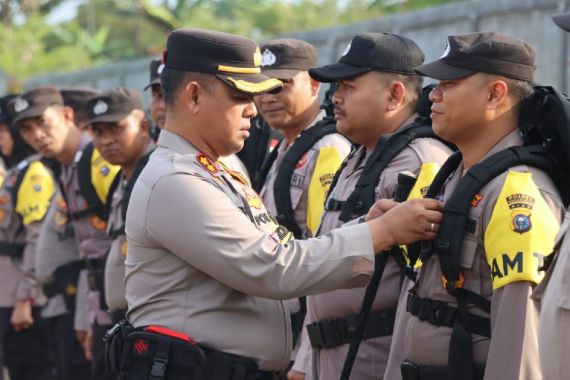 Pesan Penting AKBP Budi Saat Melepas Pasukan Pengamanan TPS Pemilu di Rohul - JPNN.COM