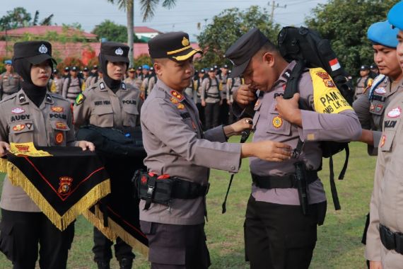 Polres Kampar Salurkan Logistik untuk Pasukan Pengamanan TPS Pemilu 2024 - JPNN.COM