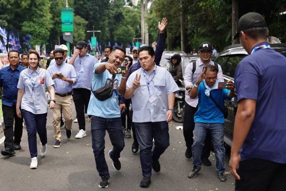 Kampanye Akbar Prabowo-Gibran Ramai Pendukung, Erick Thohir Melakukan Hal Tak Terduga - JPNN.COM