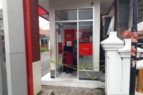 Mesin ATM di Kota Kediri Dirusak dan Dibobol, Polisi Bergerak Melakukan Penyelidikan - JPNN.COM