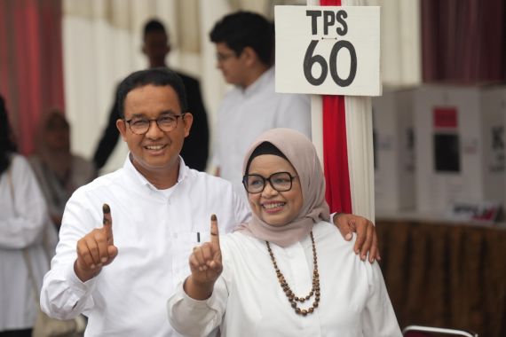 Anies Pakai Baju Putih saat Mencoblos, Ini Pesannya - JPNN.COM