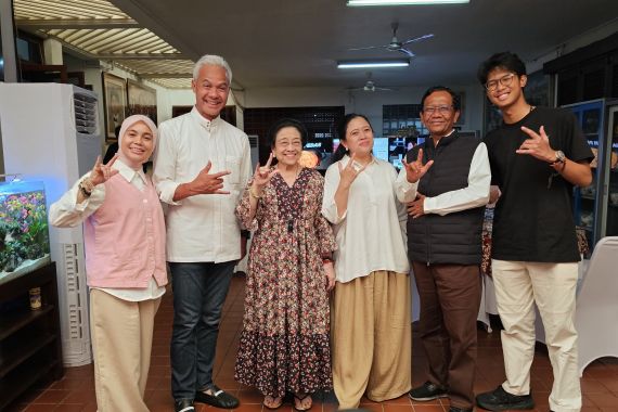 Megawati Pantau Quick Count Pemilu di Kediamannya, Ganjar dan Mahfud Bergabung - JPNN.COM