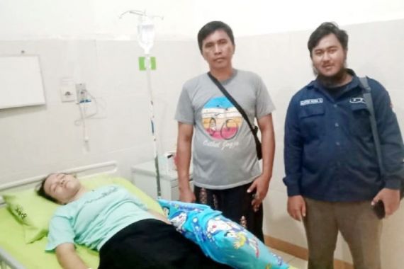 Kelelahan Bertugas, 2 Petugas KPPS di Situbondo Dilarikan ke Rumah Sakit - JPNN.COM