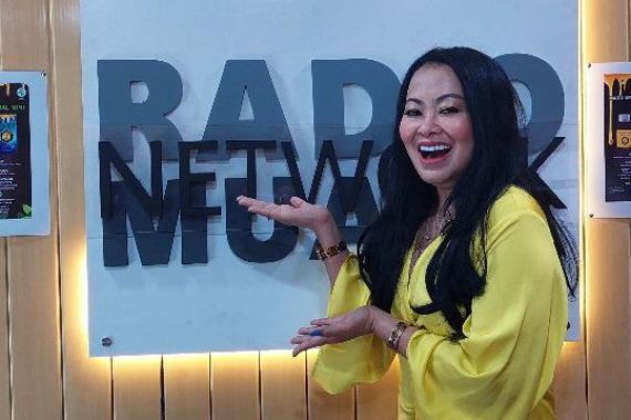 Banting Setir jadi Penyanyi Dangdut, Nina Williams Debutkan Lagu Pisang Abang - JPNN.COM