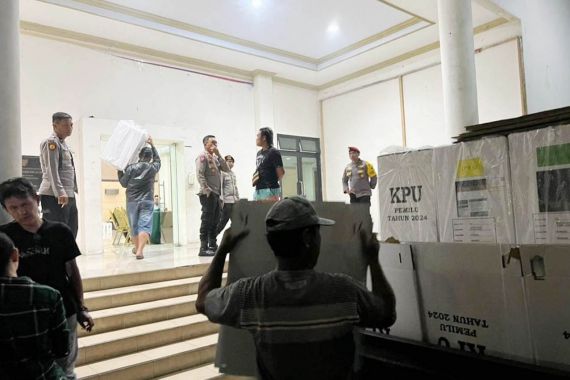 Ratusan Kotak Suara Dipindahkan ke Kompleks Rudin Gubernur, Hillary Lasut: Ada Apa Ini? - JPNN.COM