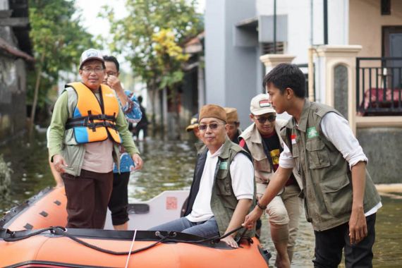 Bersama BAZNAS dan LAZ, Kemenag Salurkan Bantuan untuk Korban Banjir Jateng - JPNN.COM