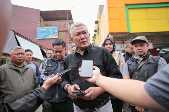 Pj Wali Kota Bandung Sebut Jajang Safaat Pahlawan Demokrasi - JPNN.COM